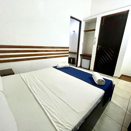 Hotel One Sixty Dehiwala-Mount Lavinia Esterno foto