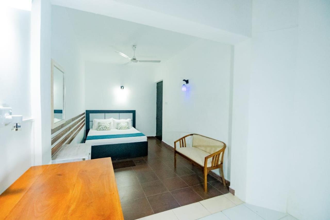Hotel One Sixty Dehiwala-Mount Lavinia Esterno foto