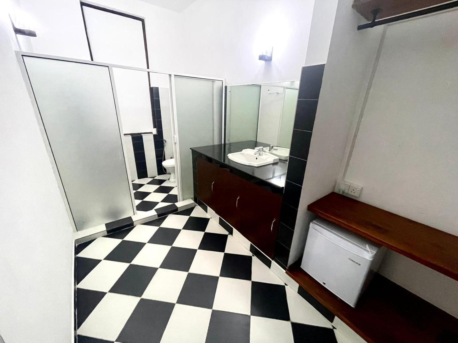 Hotel One Sixty Dehiwala-Mount Lavinia Esterno foto