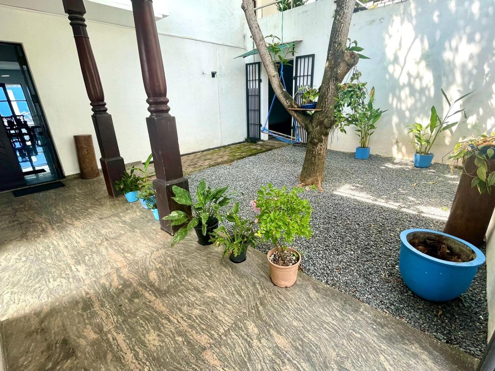 Hotel One Sixty Dehiwala-Mount Lavinia Esterno foto