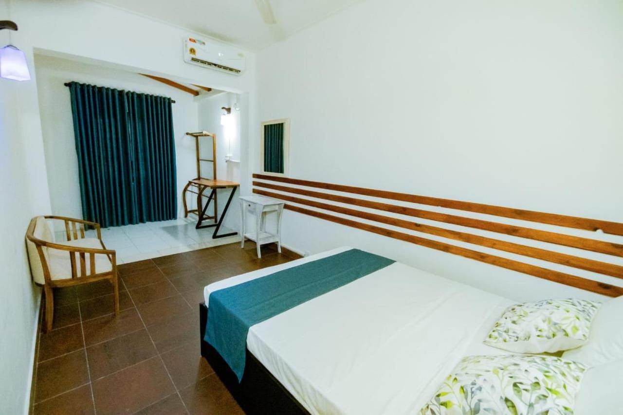 Hotel One Sixty Dehiwala-Mount Lavinia Esterno foto
